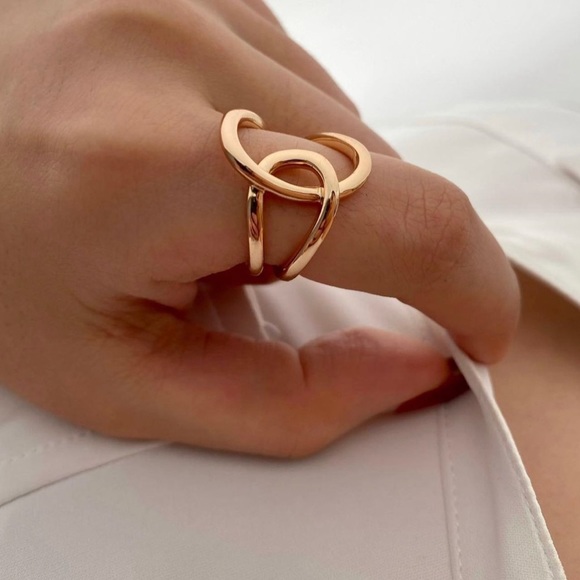 Gold Ring 18k Gold Plated Modern Elegant Adjustable Ring - Picture 4 of 13